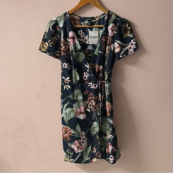 Forever 21 Navy Tropical Floral Wrap Mini Dress Size M NWT - Picture 9 of 11